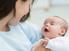 Икота у новорожденного после кормления: в чем причины?