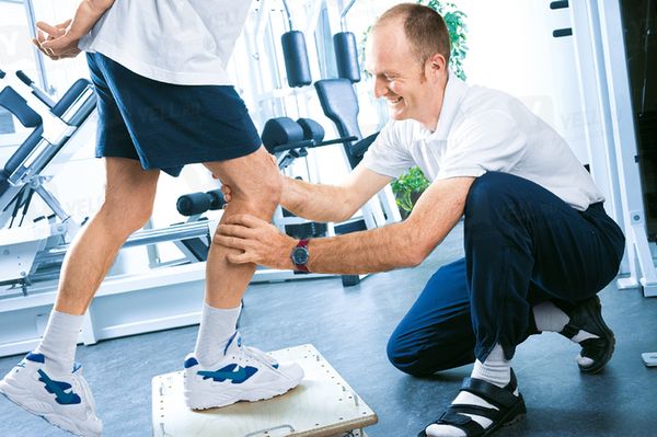 Укрепление мышц стабилизации колена при помощи упражнений