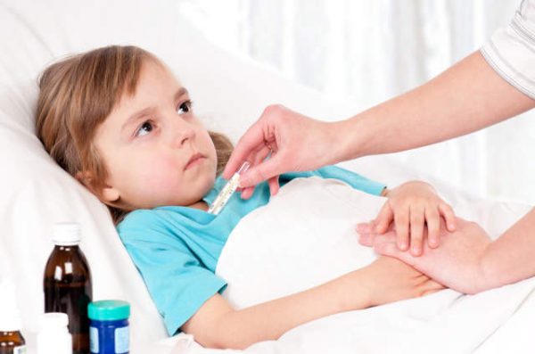 чем лечить ребенка при простуде с температурой
